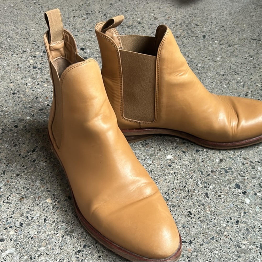 Everlane Leather Chelsea Boots 9